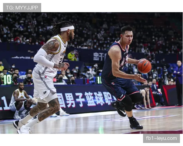 克利福德：球队士气高涨，新赛季表现亮眼迎良好开局