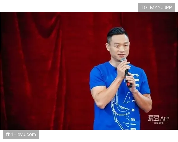 鲍春来赛场上像个教授，私下却像个默默花钱的土豪